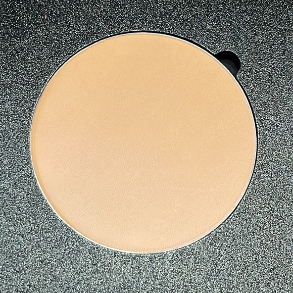 L'Bri Perfect Finish Dual Action Compact Powder Foundation - Light Sunset LIS-63 - Picture 2 of 3